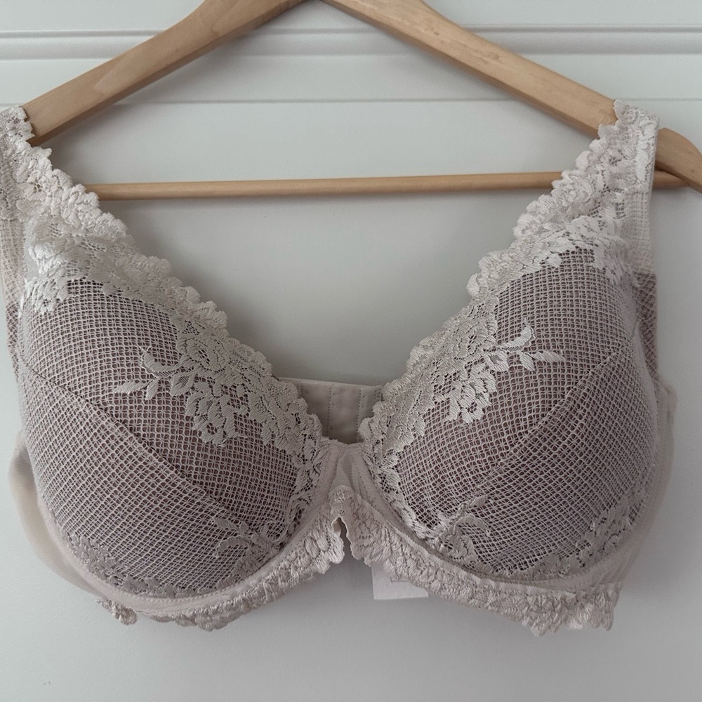Intimissimi Elegant Lace Bra in Cream